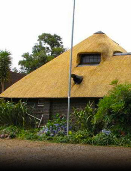 The
basics for the height of a conductor are that the conductor
must cover the protected area “thatch roof”